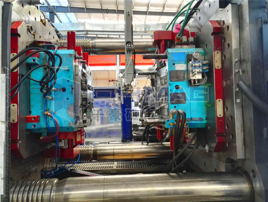 海天1400T三色注塑機(jī)磁力模板