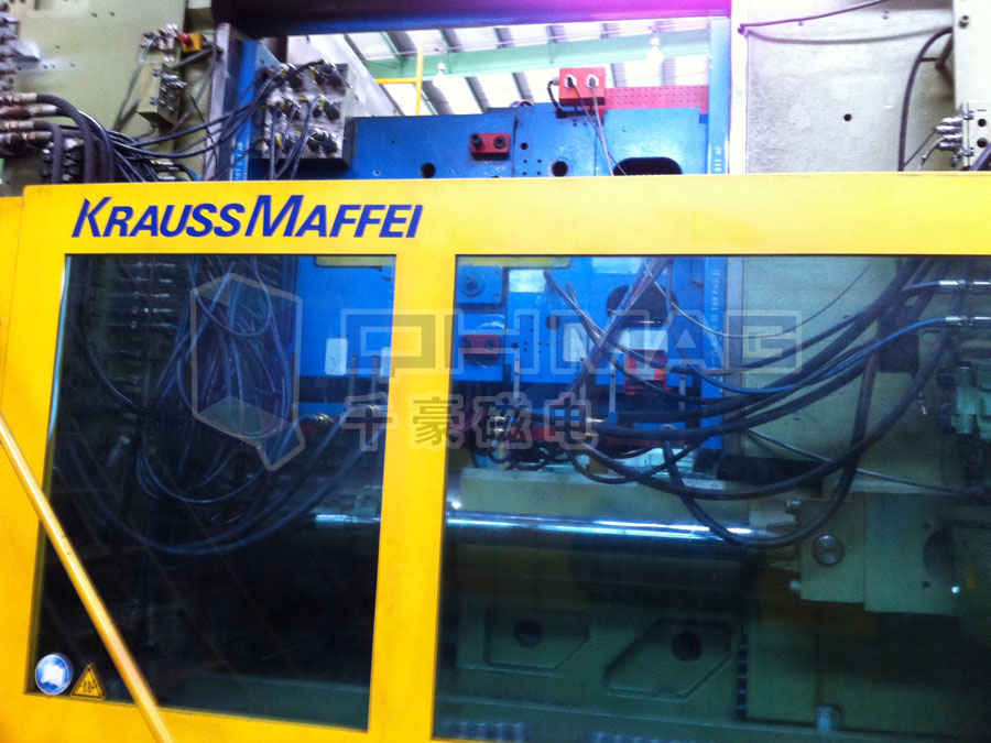 克勞斯瑪菲注塑機(jī)2800T磁力模板