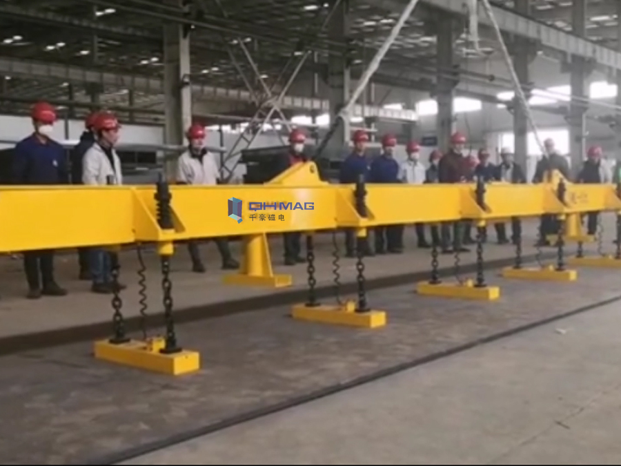 鋼板起重案例—知名客戶定制千豪磁力吊（電永磁起重器）試吊超長(zhǎng)鋼板