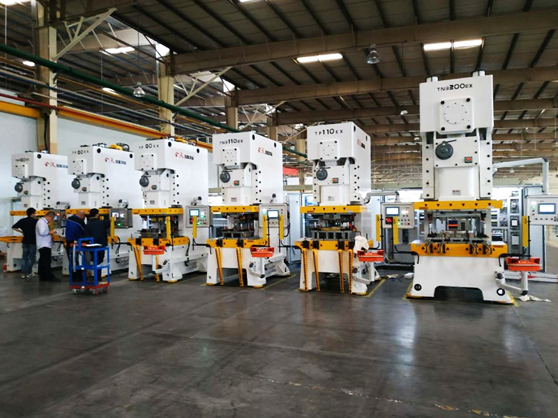 千豪磁力模板在沖壓機(jī)上的創(chuàng)新應(yīng)用與優(yōu)勢(shì)