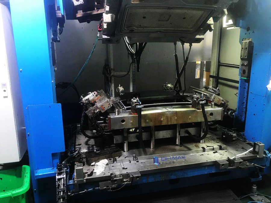 翻模機(jī)快速換模